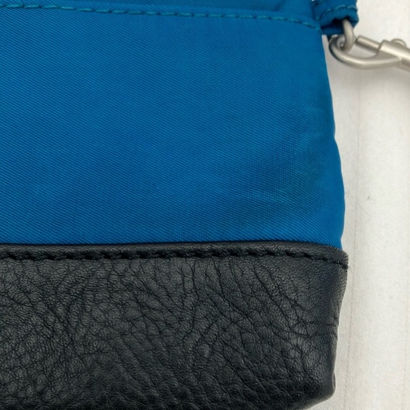 Teal and Black Women's Wristlet - Picture 12 of 13